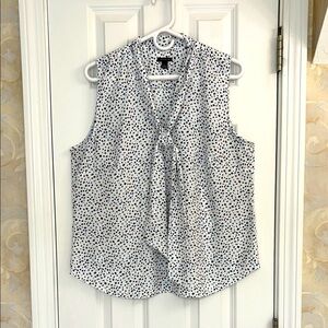 Ann Taylor Delicate Floral Print Sleeveless Blouse with Self-Tie. EUC